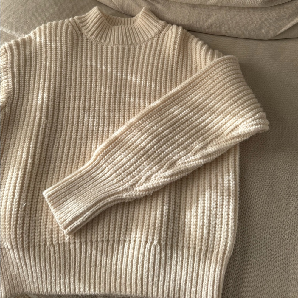 A casual Uniqlo sweater in a chunky knit (size small, off white color)